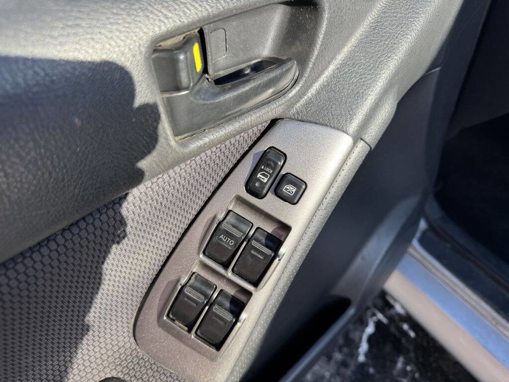 Used 2006 Pontiac Vibe w/ Preferred Package image 8