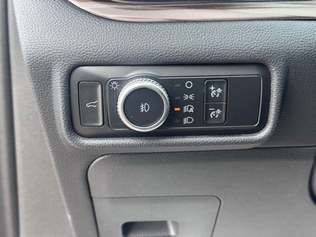 Used 2020 Ford Explorer Limited image 16