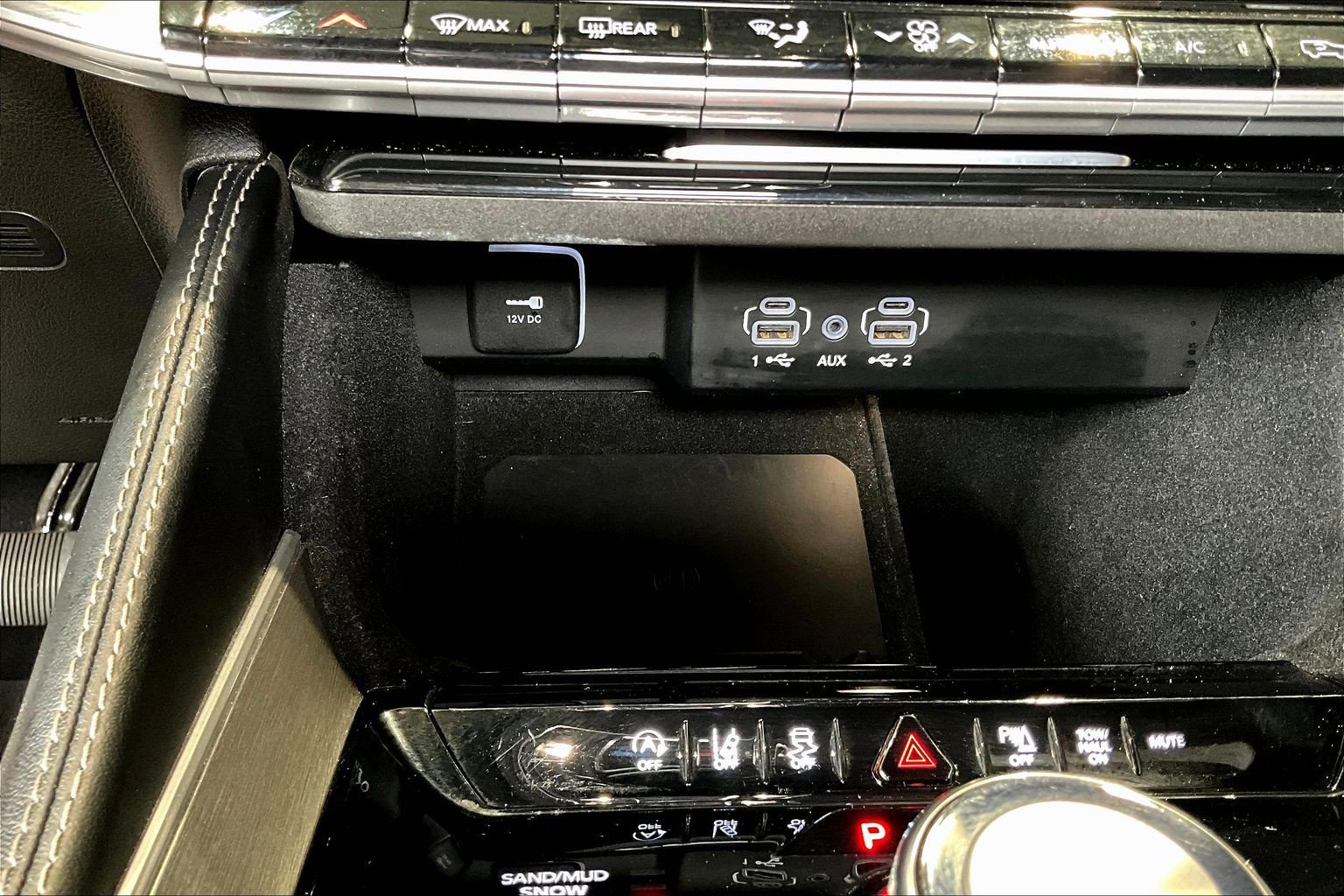 Used 2025 Jeep Wagoneer Series II AWD/4WD image 16