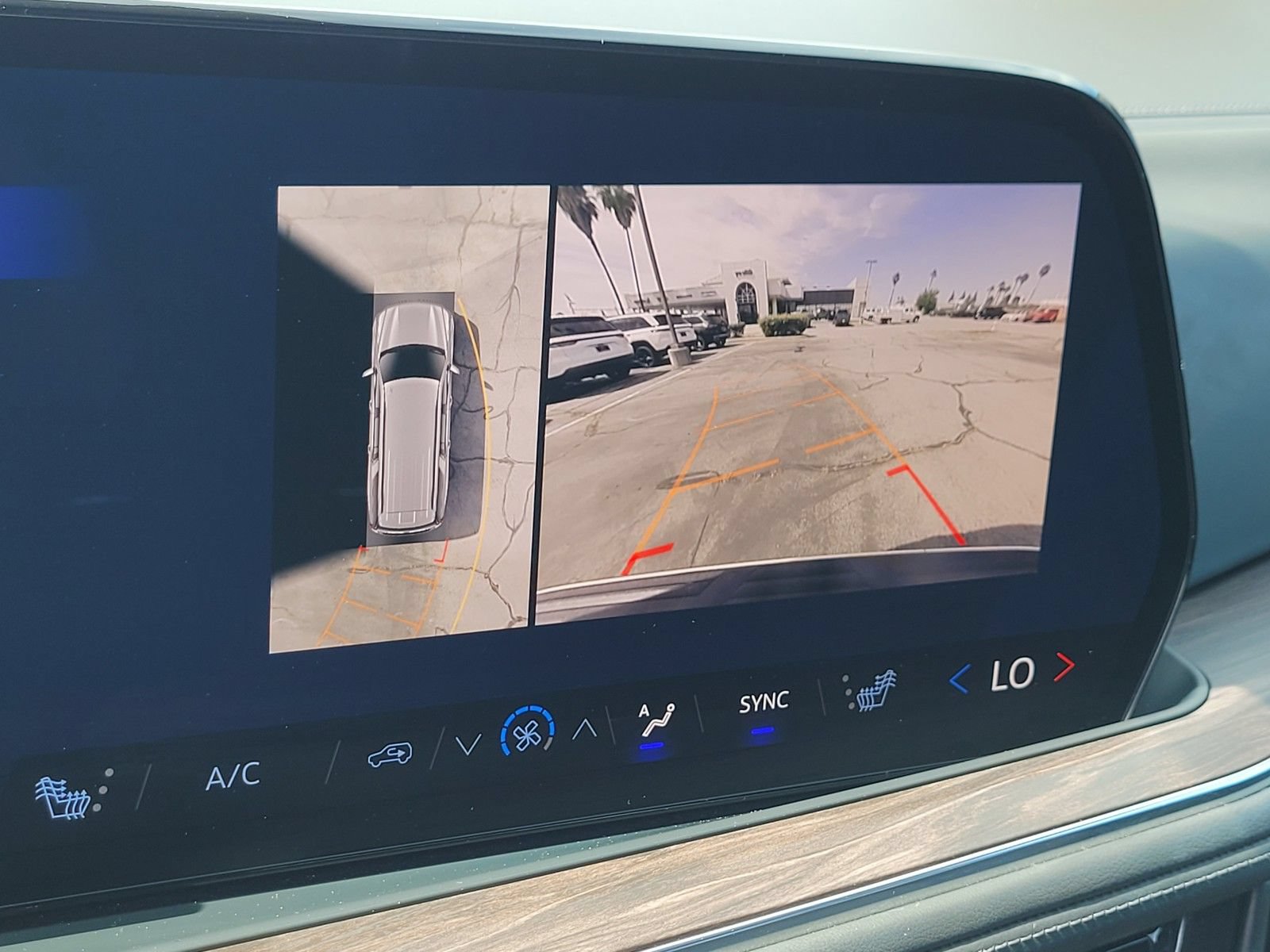 Used 2025 Chevrolet Suburban LT AWD/4WD image 19