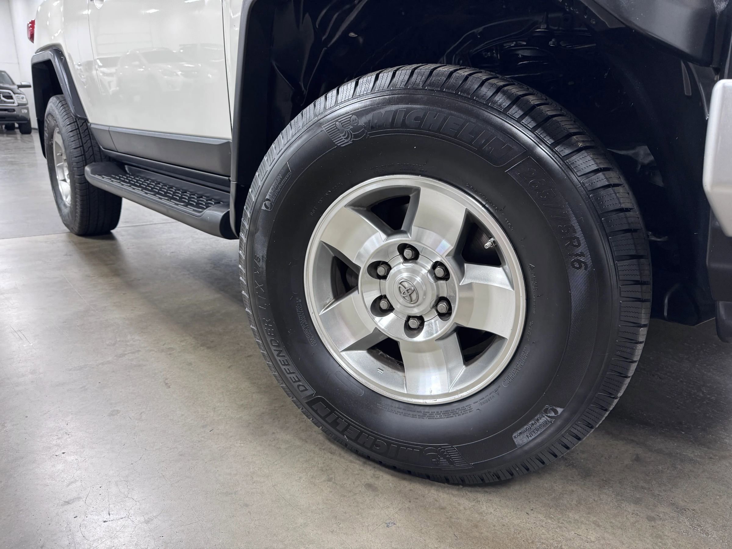 Used 2010 Toyota FJ Cruiser Sport Utility 2D AWD/4WD image 15