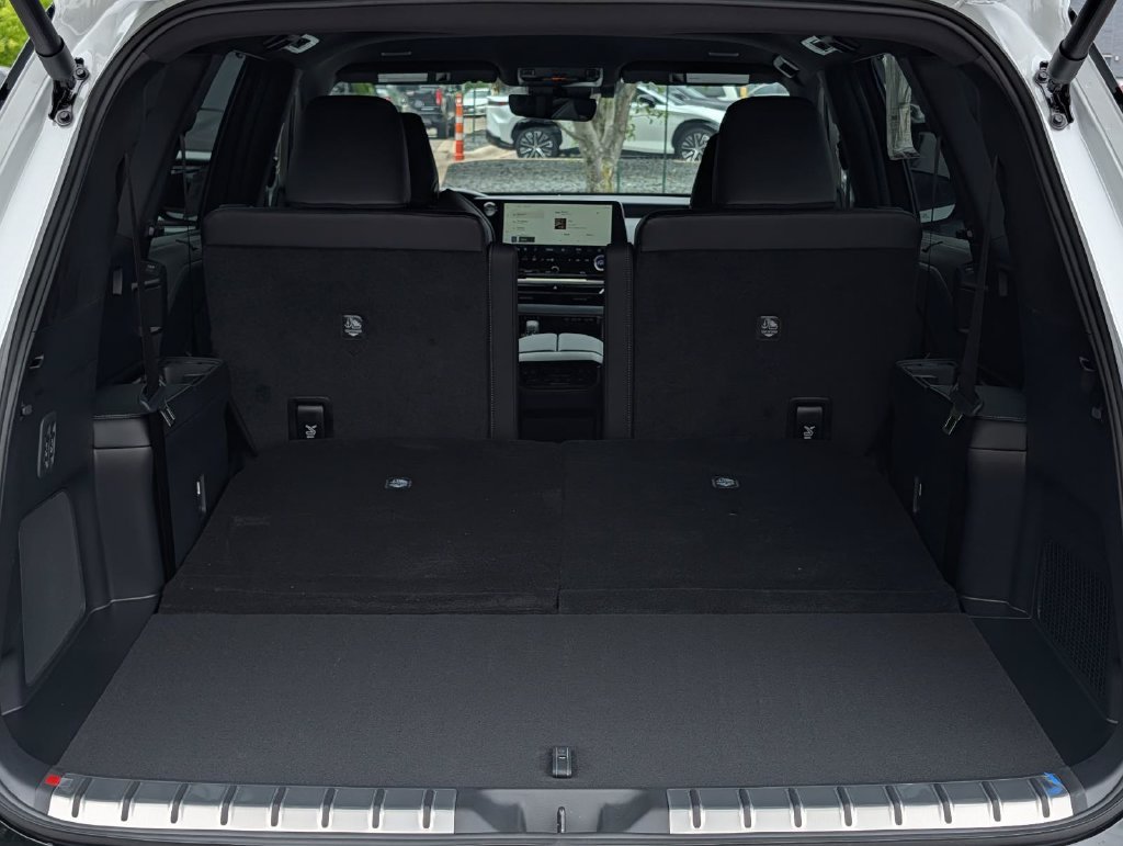 New 2026 Lexus TX 500h AWD w/ Technology Package image 10