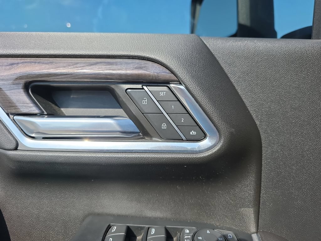 Used 2024 Chevrolet Silverado 2500 LTZ w/ LTZ Plus Package AWD/4WD image 19