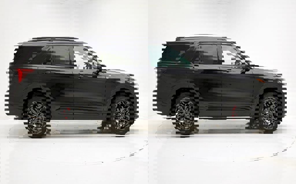 Used 2025 Ford Explorer ST-Line w/ ST-Line Street Pack video 2