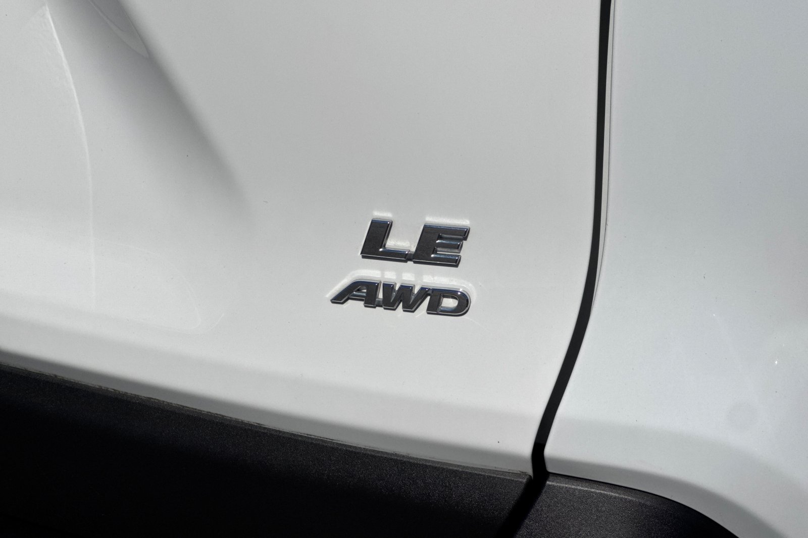 Used 2023 Toyota RAV4 LE AWD/4WD image 14
