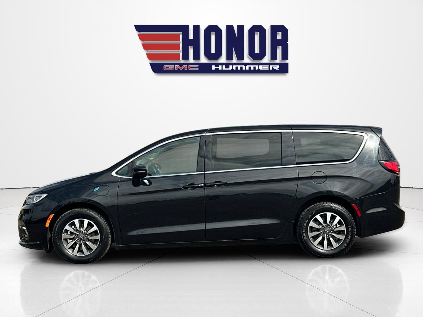 Used 2023 Chrysler Pacifica Touring-L FWD image 7