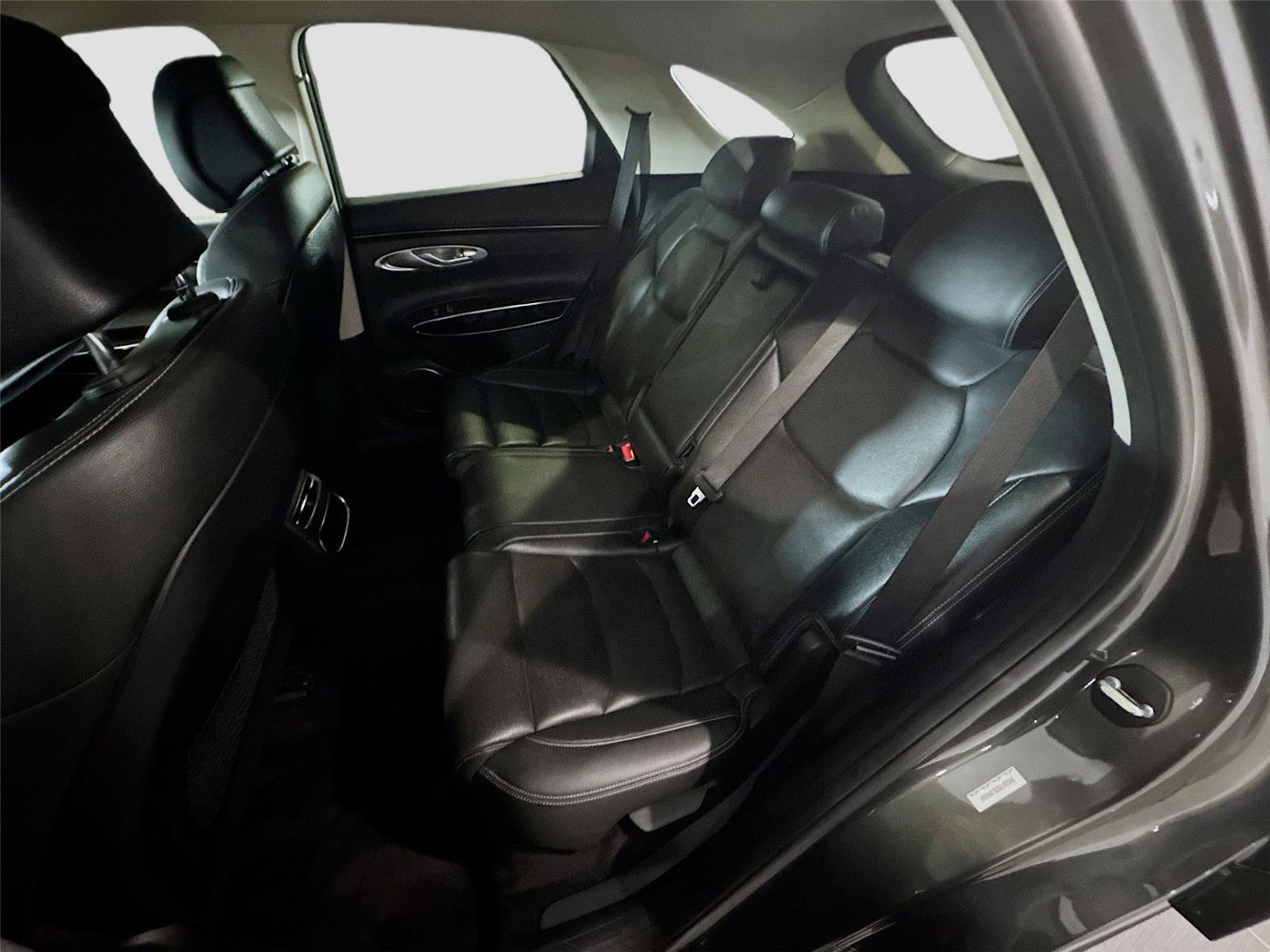 Used 2025 Genesis GV70 2.5T image 16