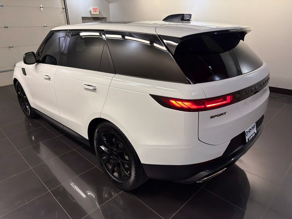 Used 2024 Land Rover Range Rover Sport SE AWD/4WD image 4