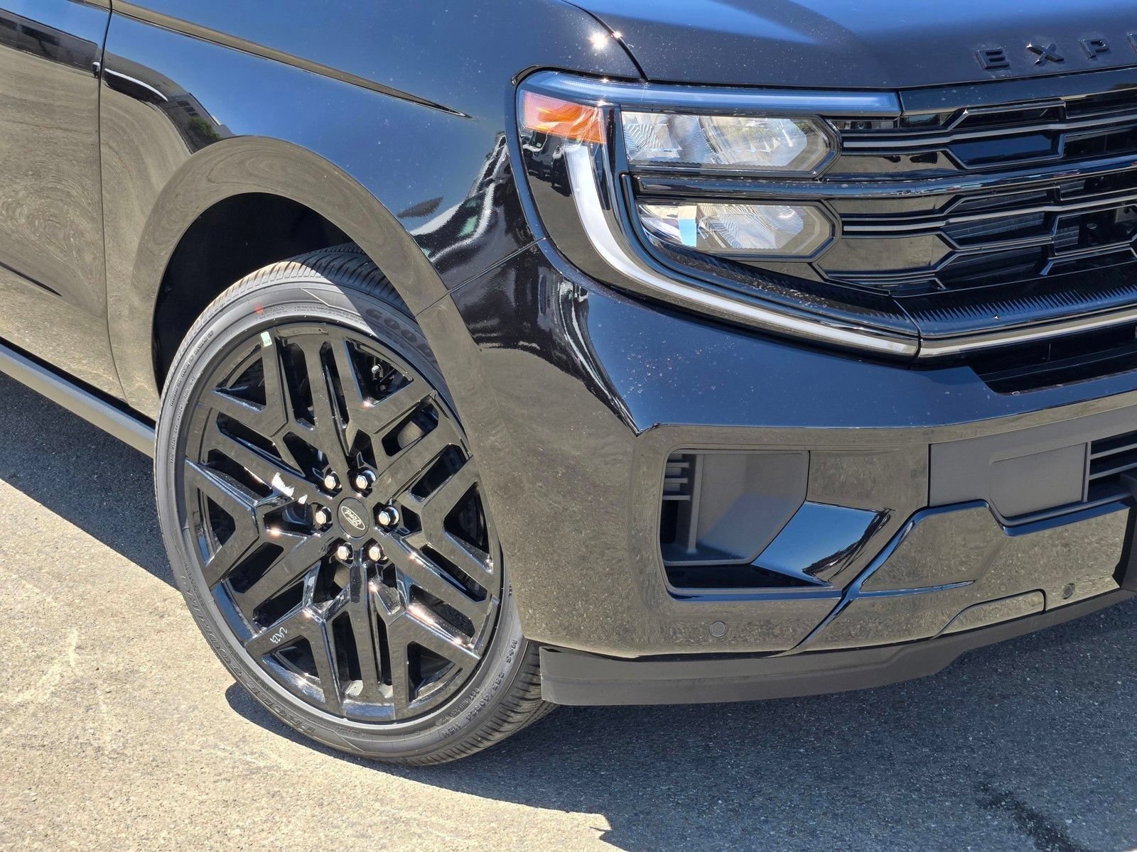 New 2026 Ford Expedition Platinum w/ Stealth Performance Package AWD/4WD image 6