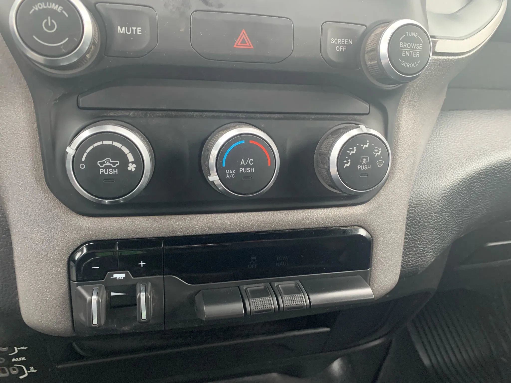 Used 2022 RAM 2500 Tradesman w/ Chrome Appearance Group image 18