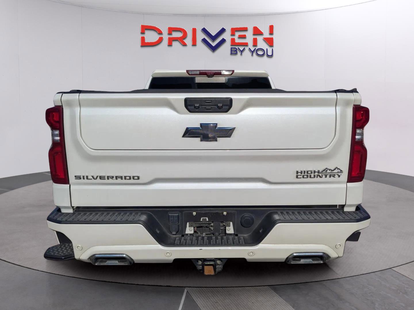 Used 2025 Chevrolet Silverado 1500 High Country AWD/4WD image 4