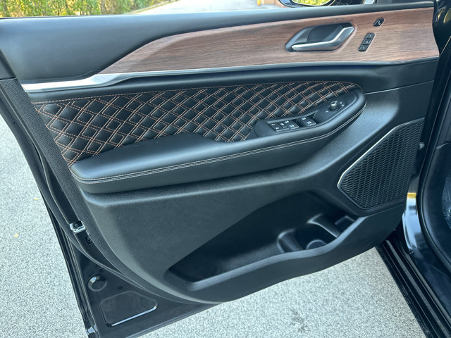 Used 2025 Jeep Grand Cherokee Summit w/ Obsidian Package image 29