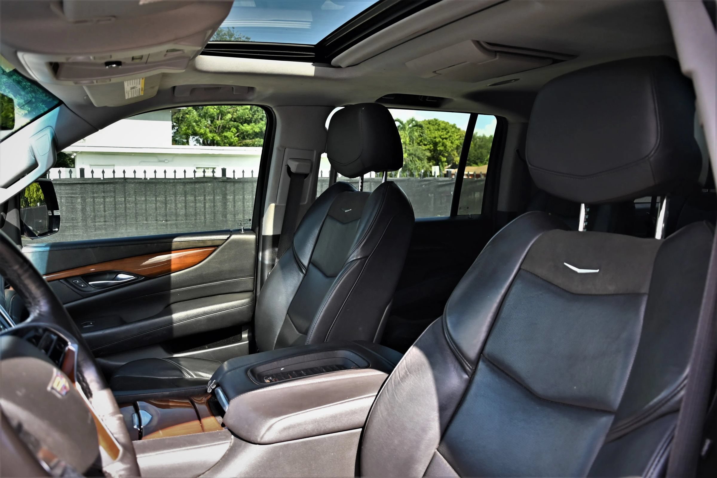 Used 2019 Cadillac Escalade ESV Premium Luxury AWD/4WD image 11