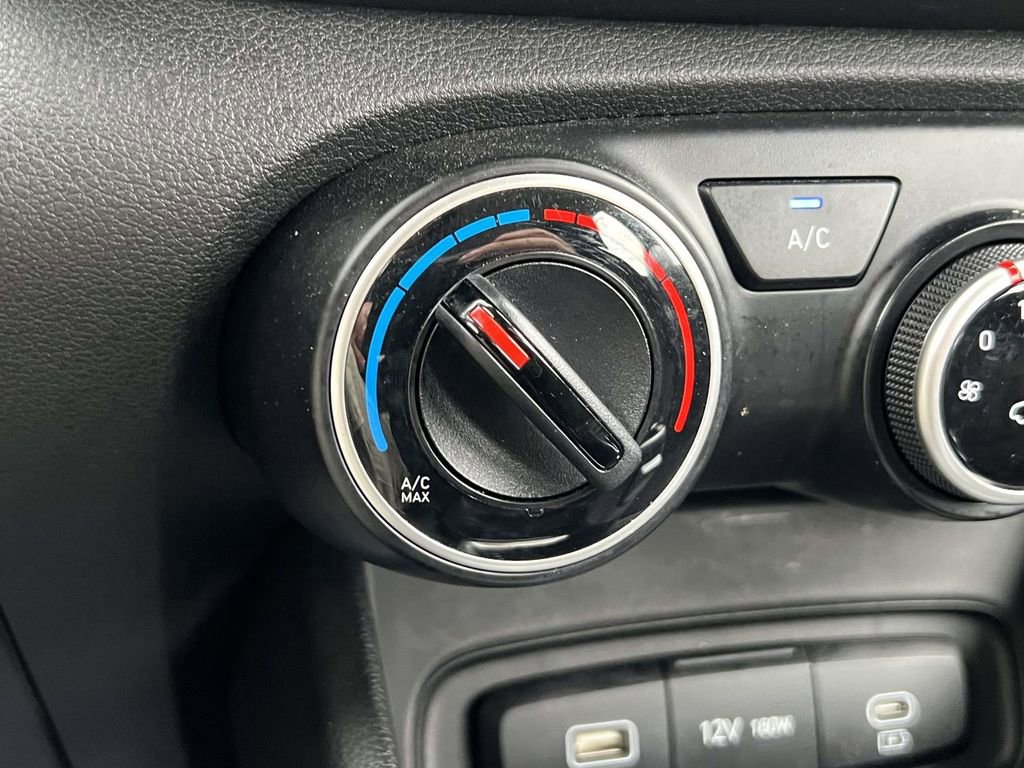 Certified 2023 Hyundai Venue SE FWD image 31
