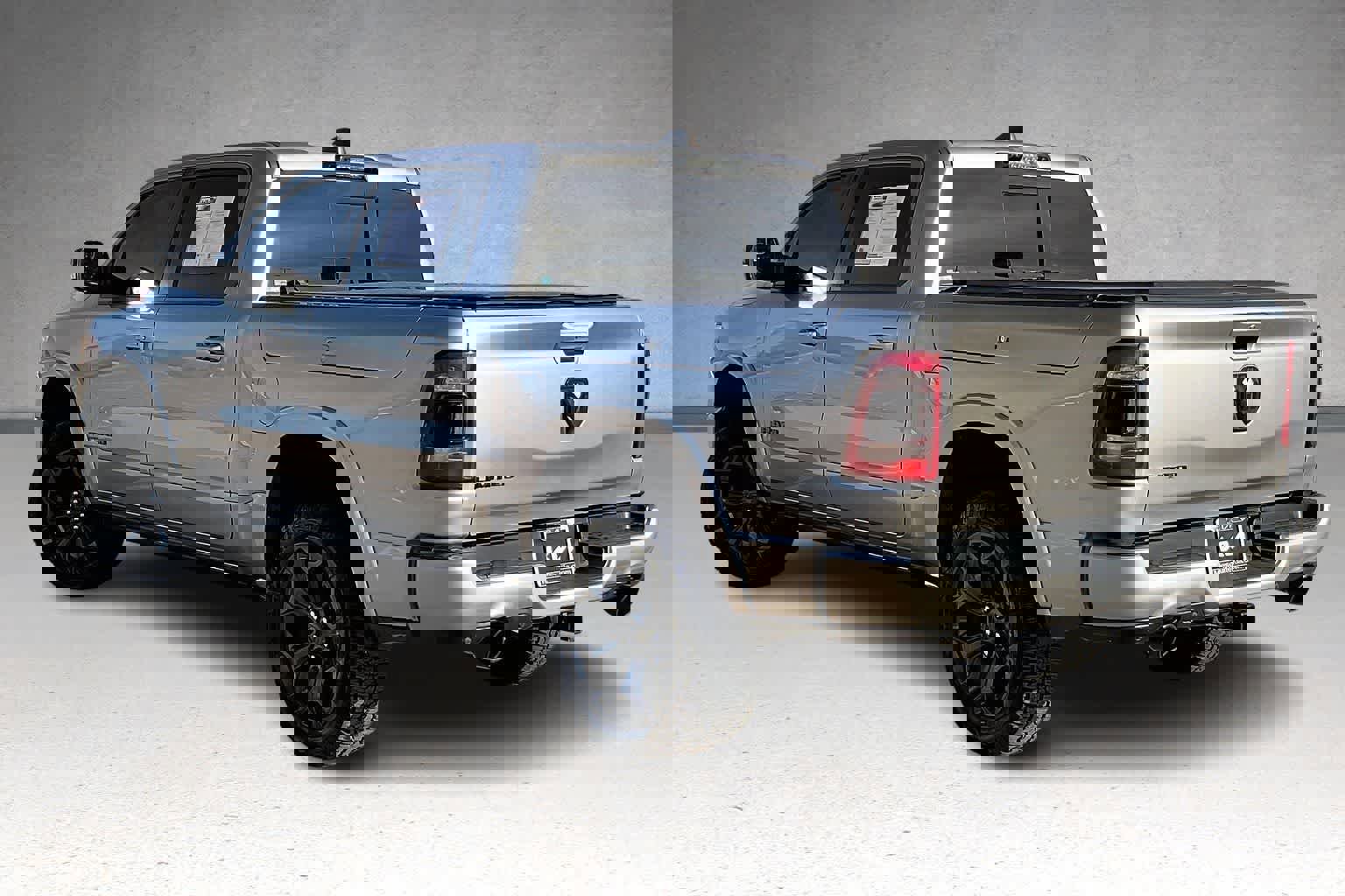 Used 2021 RAM 1500 Limited w/ Night Edition image 4