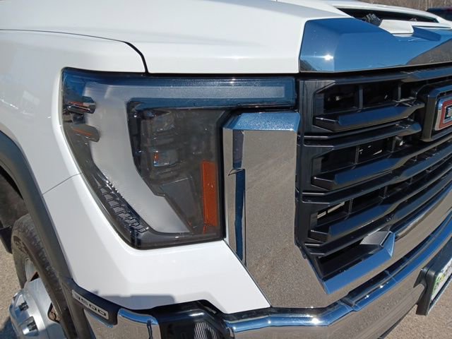 Used 2024 GMC Sierra 3500 Pro w/ Convenience Package image 4