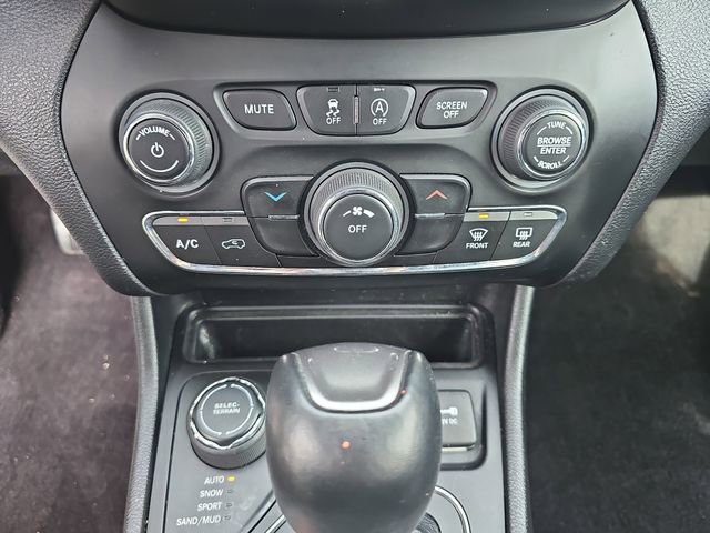 Used 2019 Jeep Cherokee Latitude Plus image 27