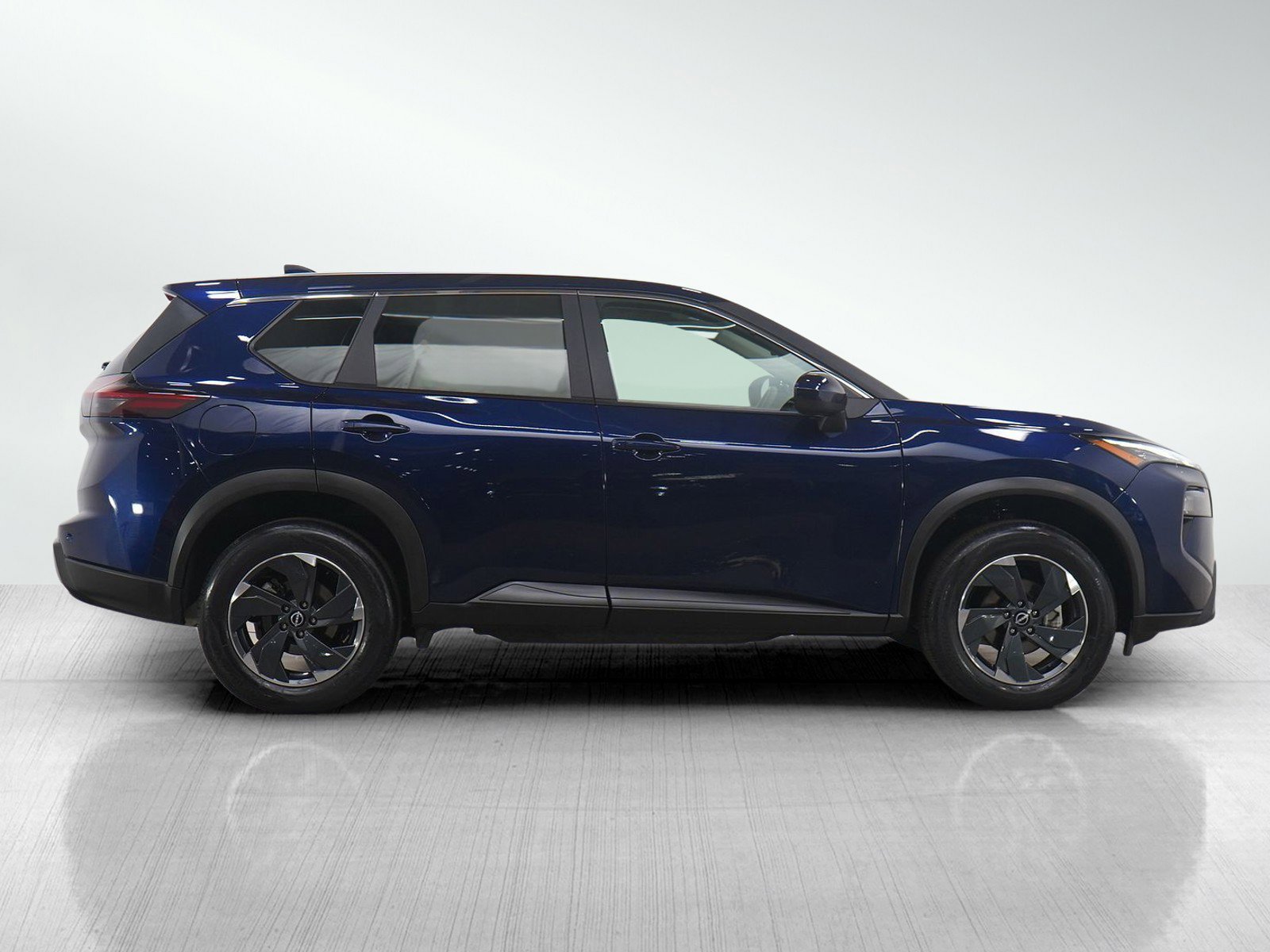 Used 2025 Nissan Rogue SV image 6