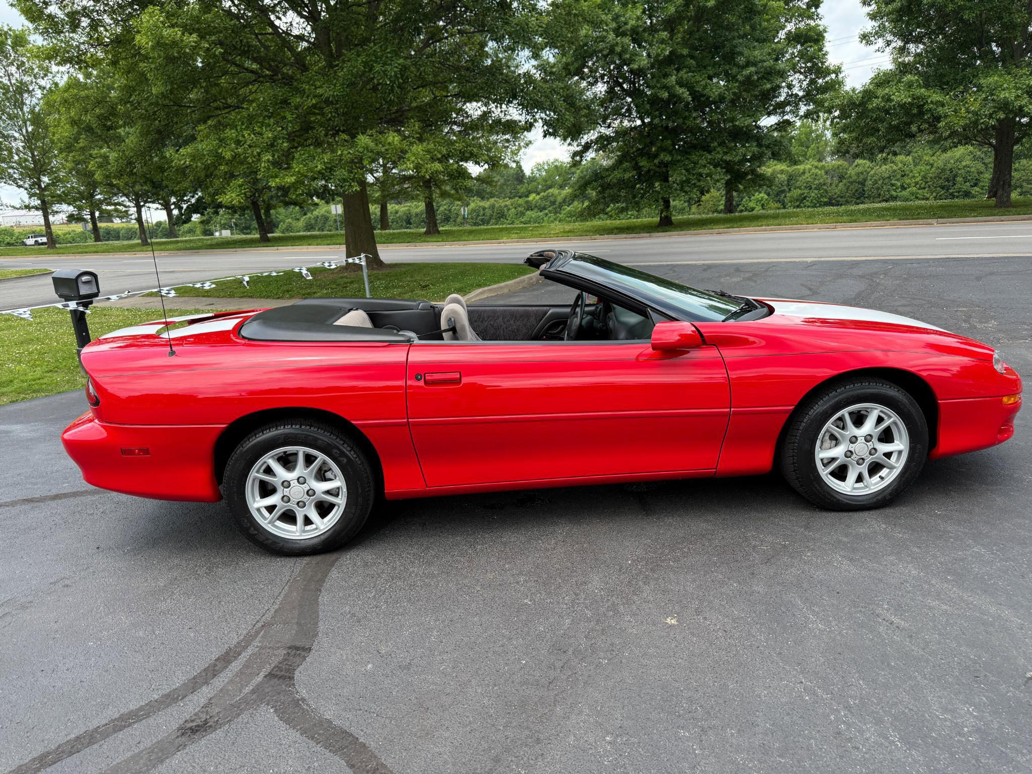 Used 2000 Chevrolet Camaro LT RWD image 19