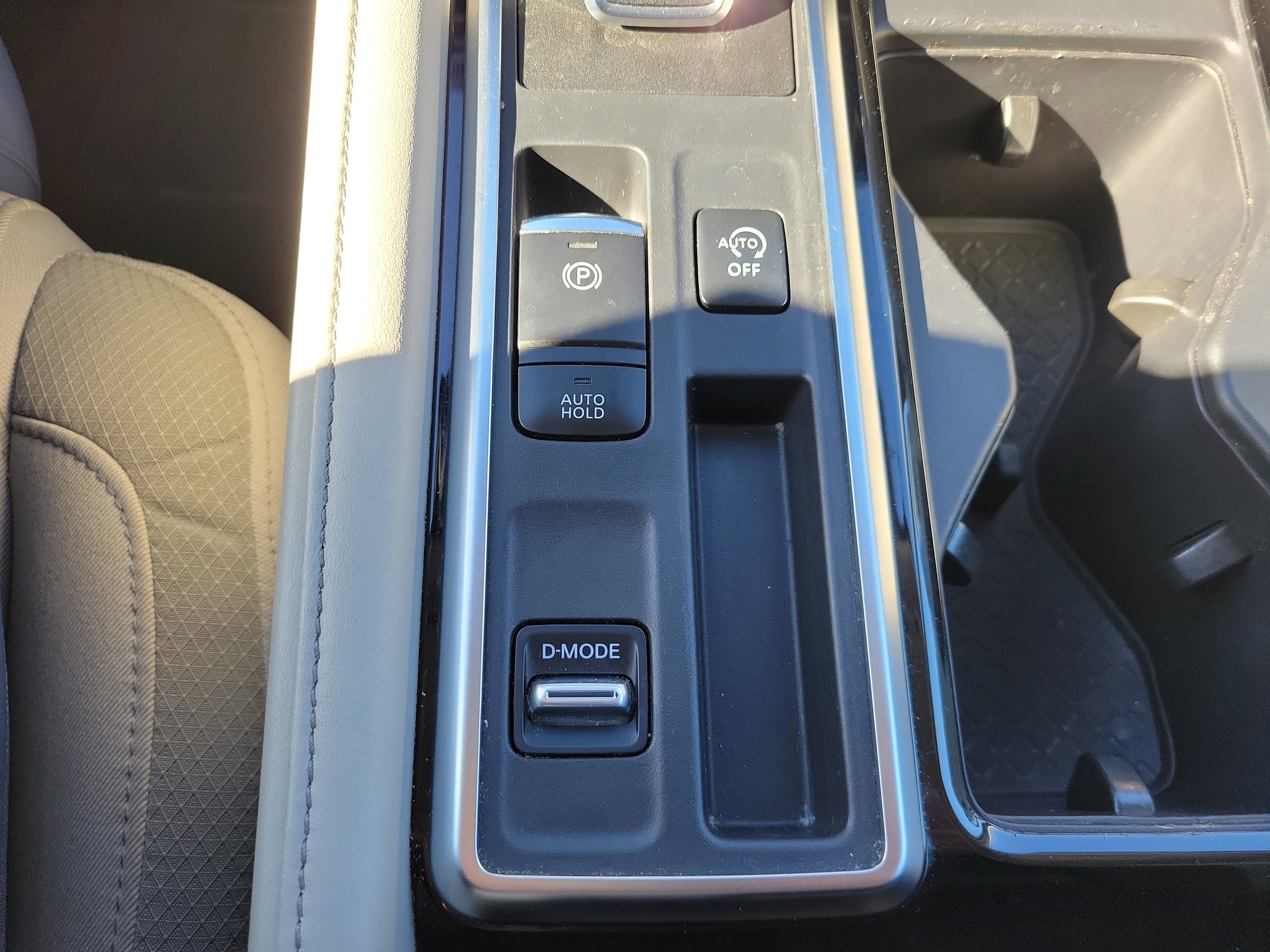 Used 2023 Nissan Pathfinder SV image 27