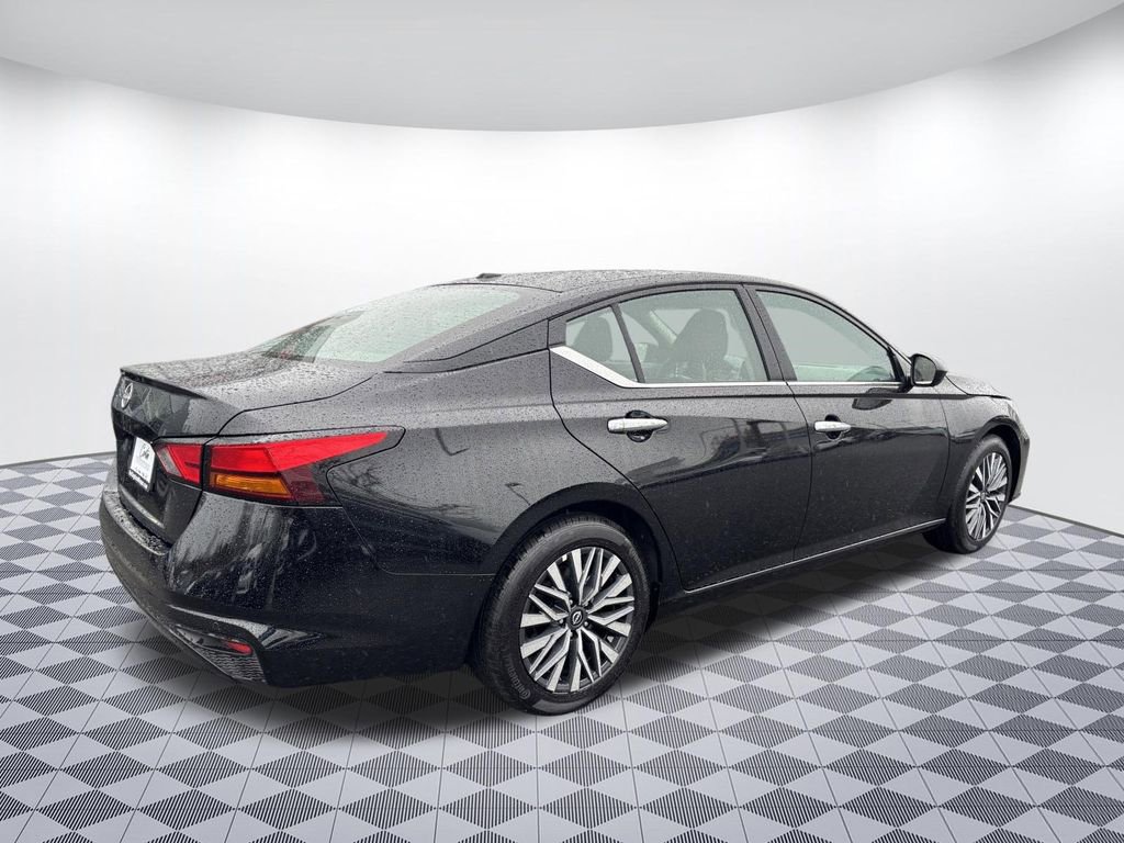 Used 2025 Nissan Altima 2.5 SV image 7