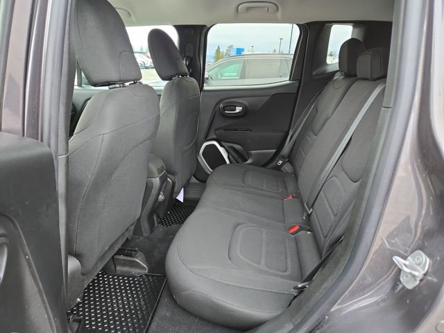 Used 2018 Jeep Renegade Latitude w/ Cold Weather Group image 29