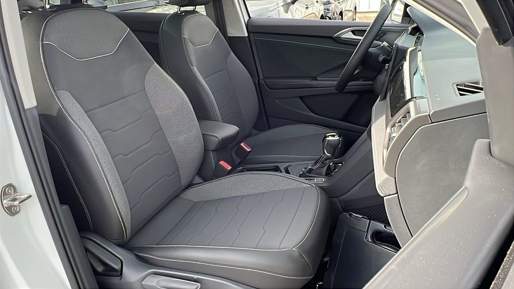 New 2026 Volkswagen Taos SE image 8