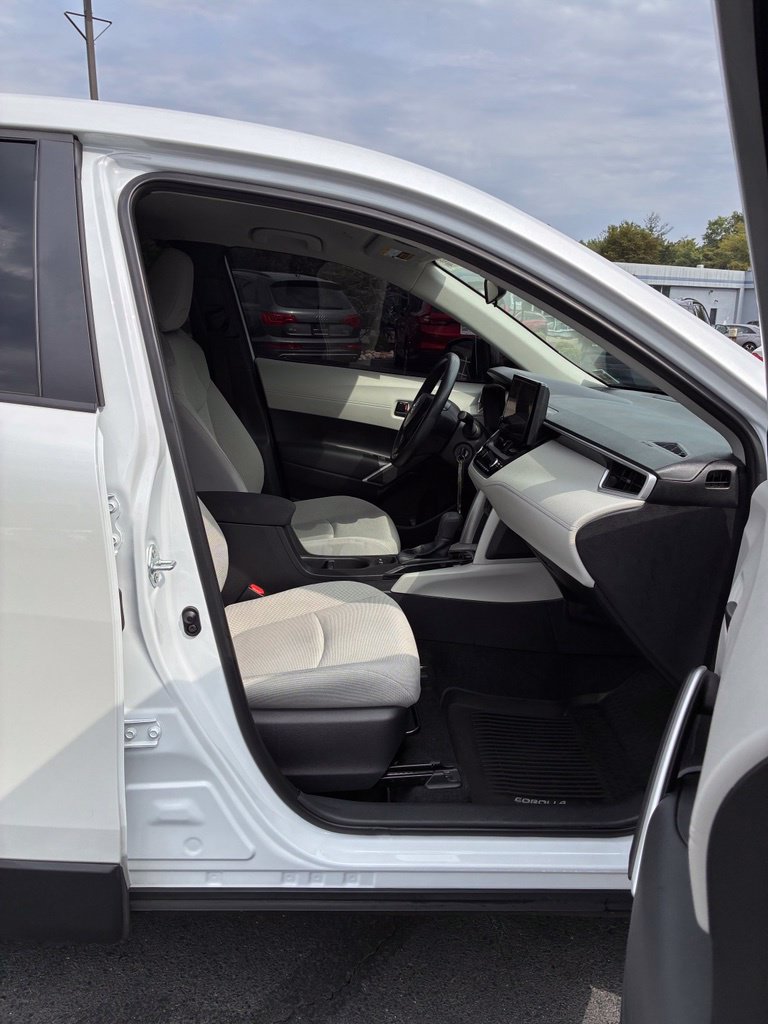 Used 2025 Toyota Corolla Cross L FWD image 21