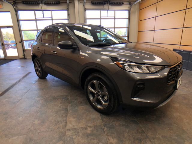 Certified 2025 Ford Escape ST-Line AWD/4WD image 1