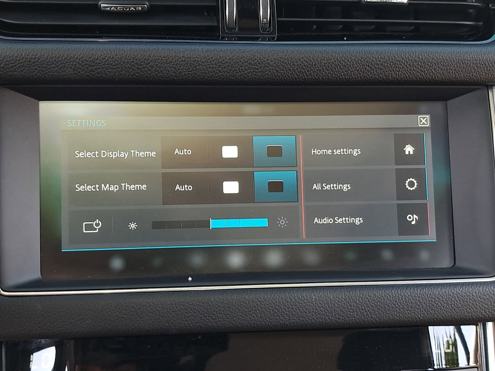 Used 2019 Jaguar XF Prestige image 24