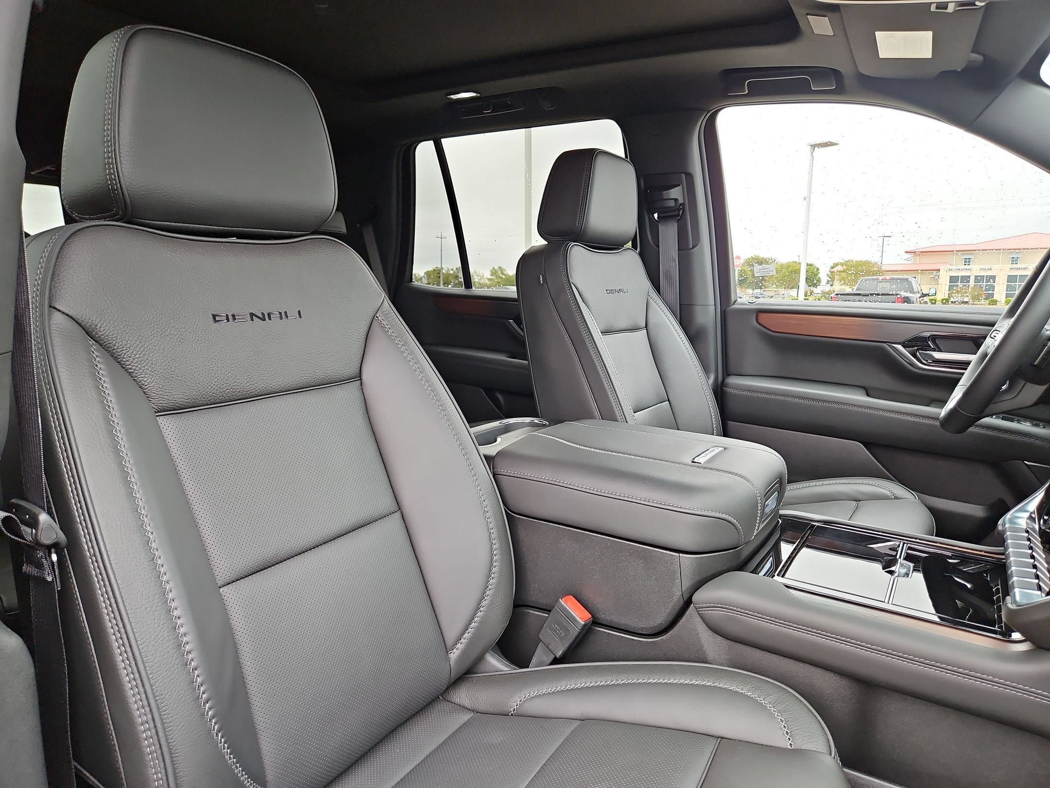 Used 2026 GMC Yukon Denali w/ Sun & Power Step Package AWD/4WD image 30