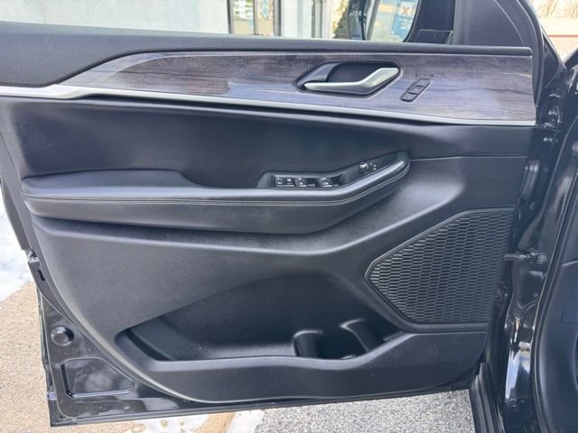 Used 2023 Jeep Grand Cherokee L Limited AWD/4WD image 22