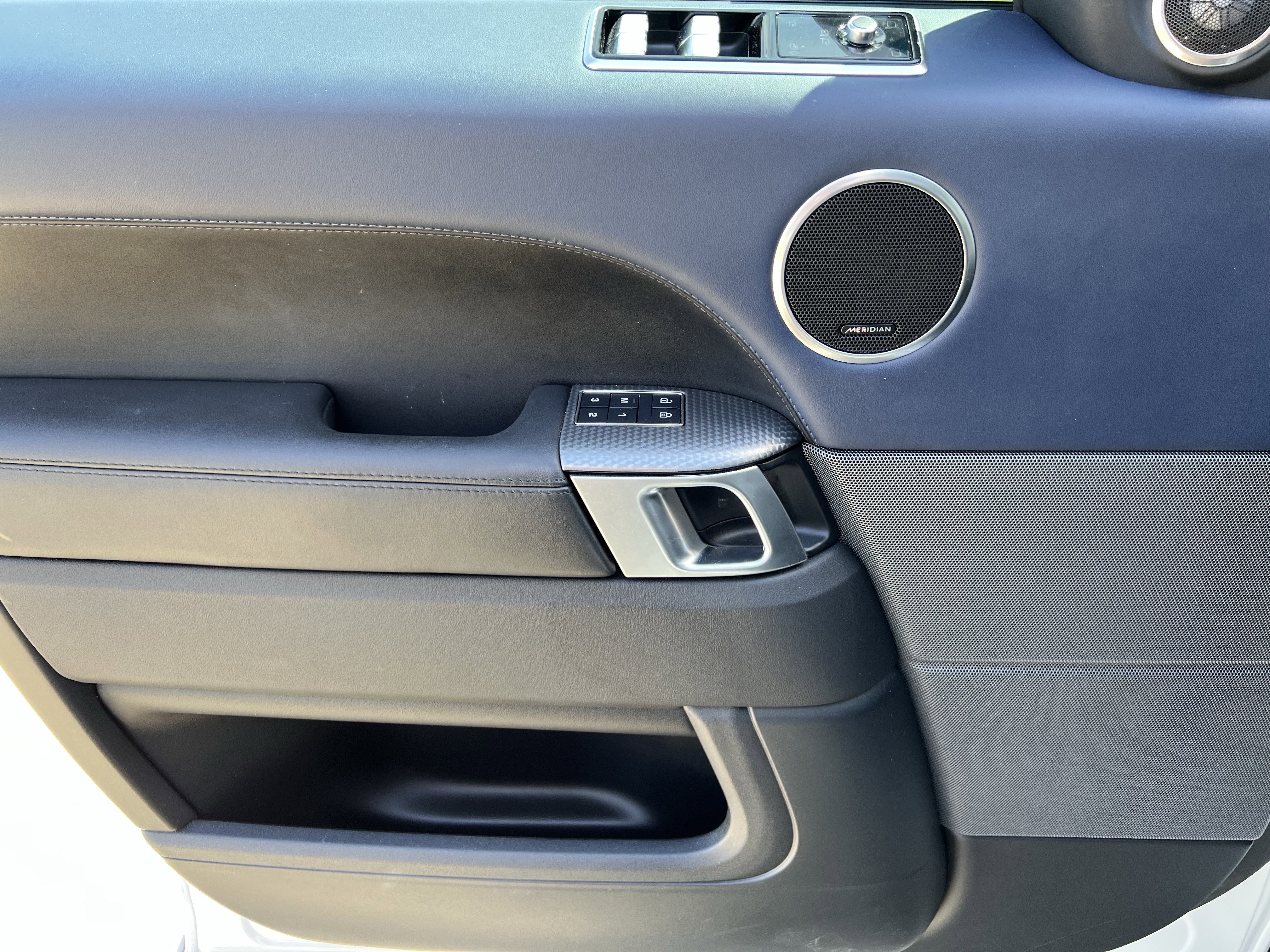 Used 2022 Land Rover Range Rover Sport HST image 14