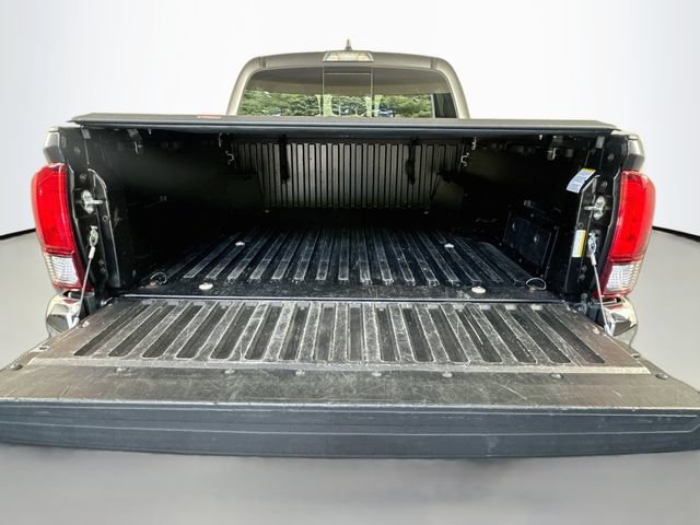 Used 2021 Toyota Tacoma SR5 AWD/4WD image 27