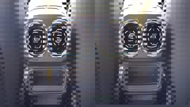 Certified 2025 Mercedes-Benz GLC 300 4MATIC image 27