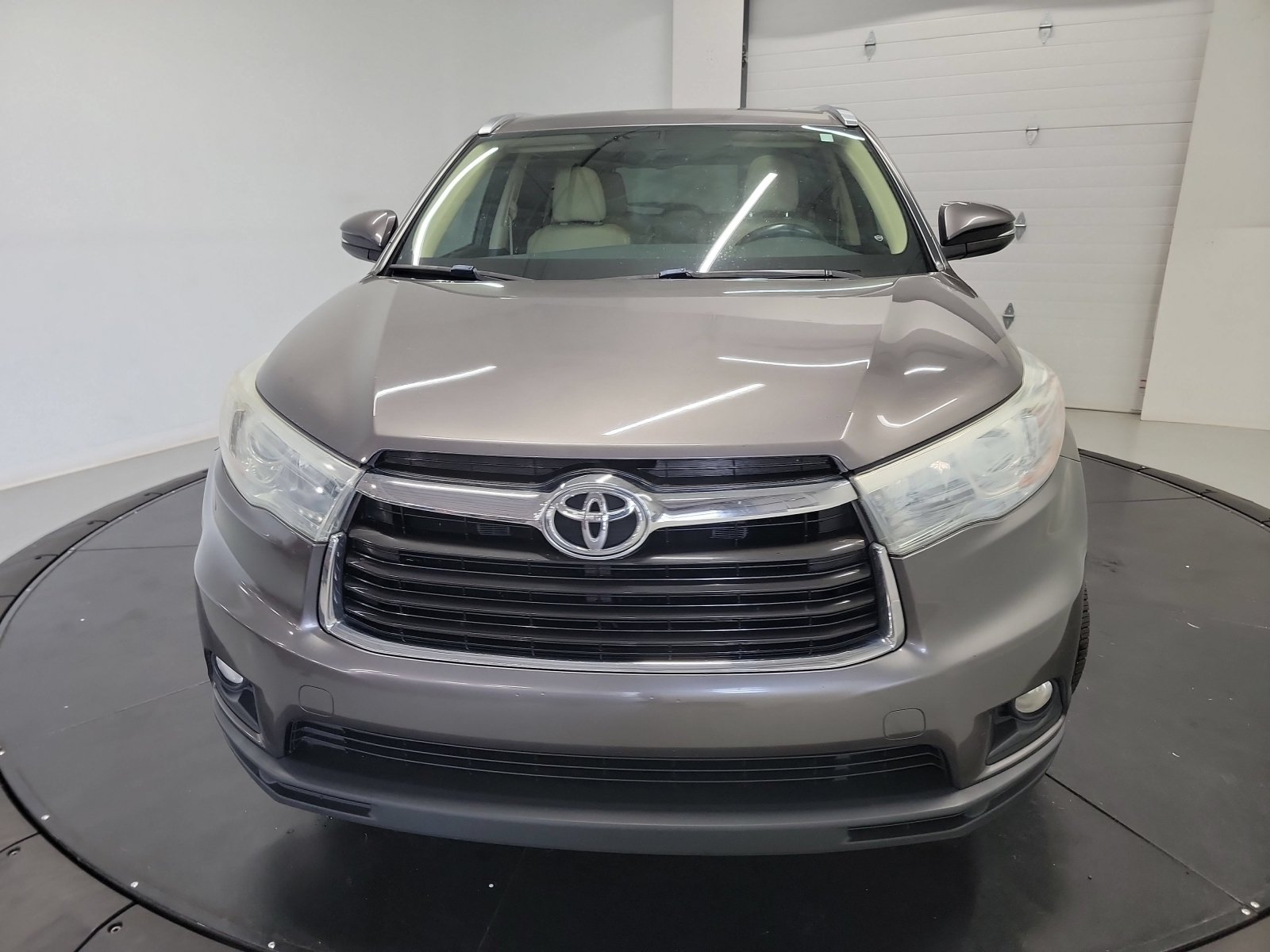 Used 2015 Toyota Highlander XLE FWD image 2