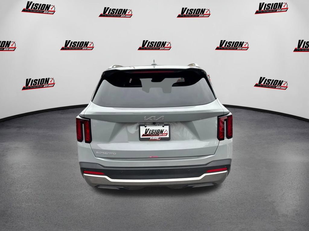 Certified 2025 Kia Sorento S w/ Panoramic Sunroof Package image 6