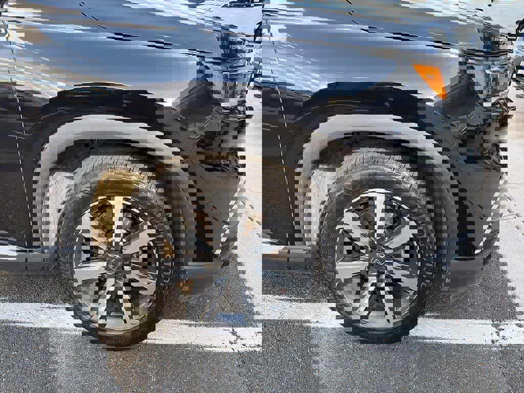 Used 2023 Honda Pilot Touring image 4