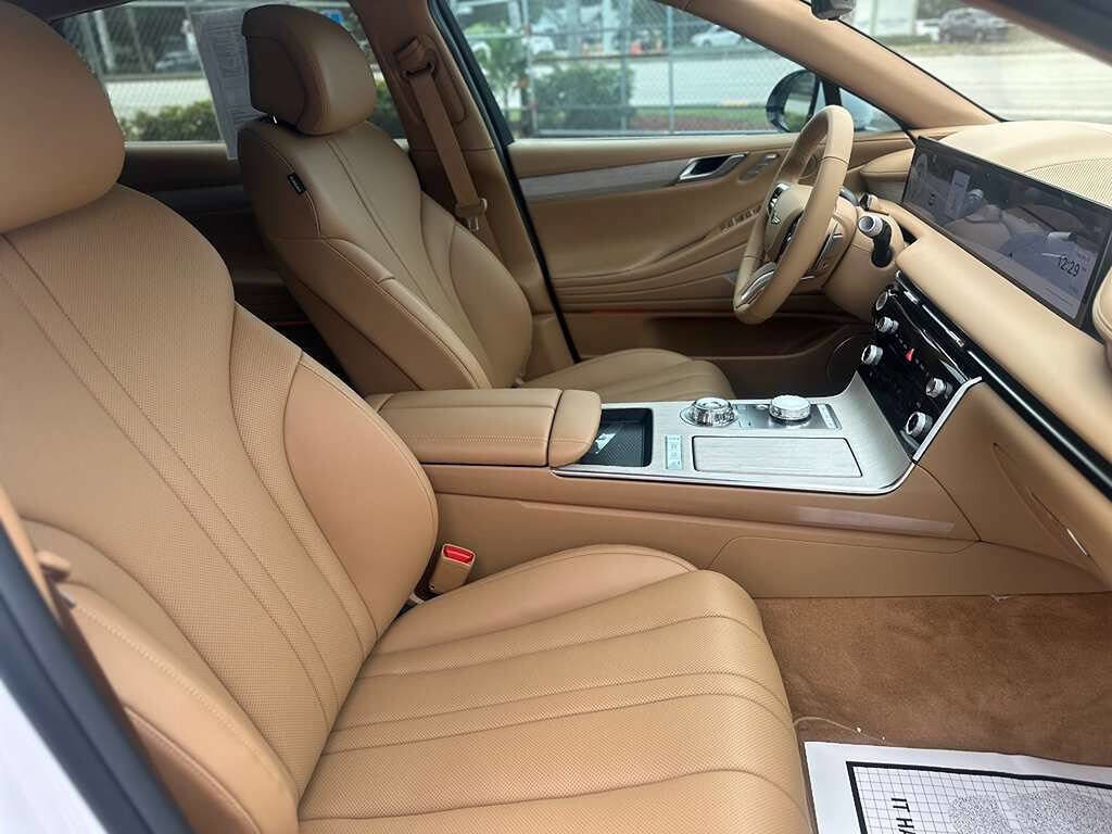 Used 2025 Genesis G80 2.5T Advanced image 9