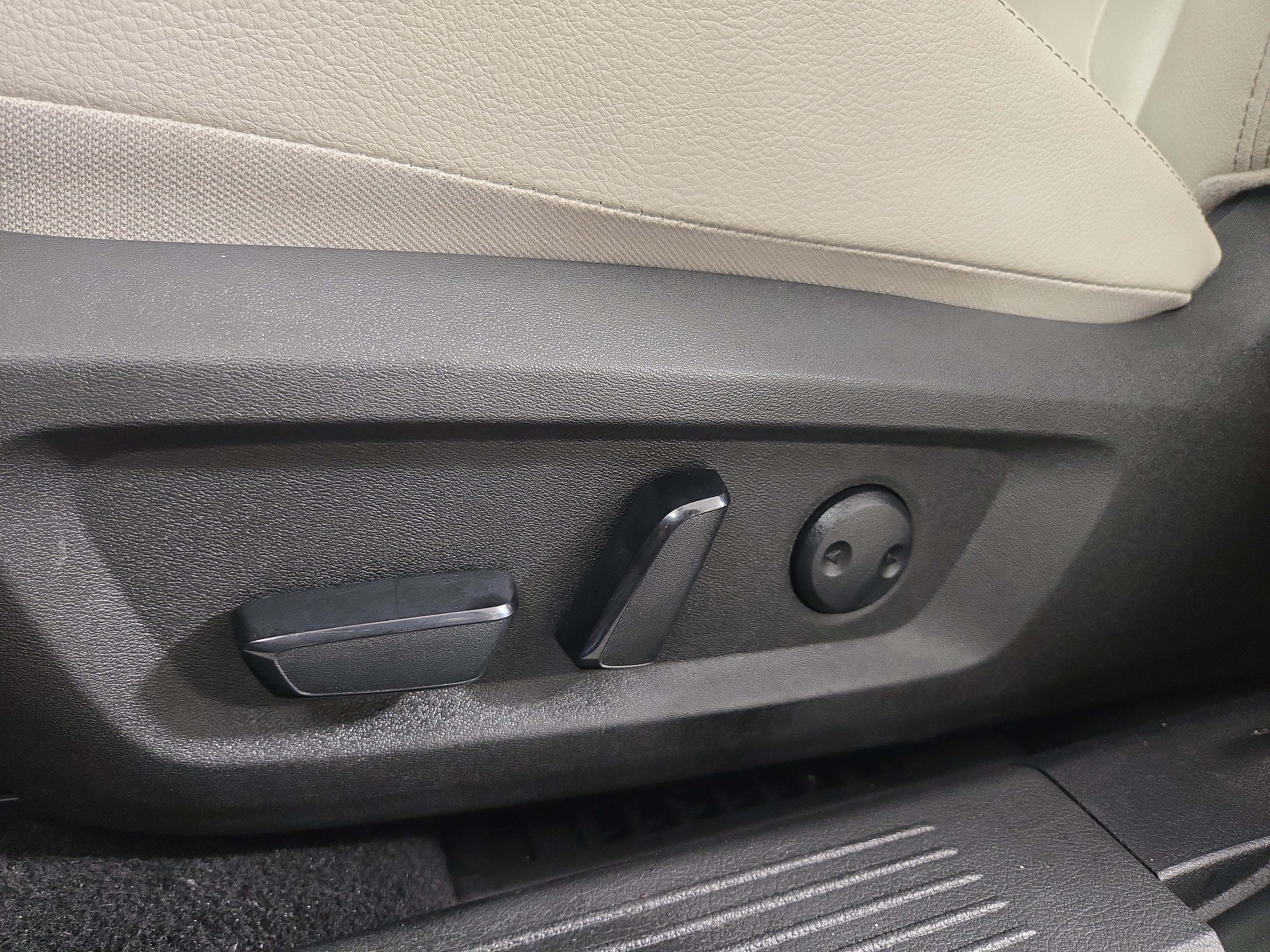 Used 2024 Nissan Rogue SL w/ SL Premium Package AWD/4WD image 31