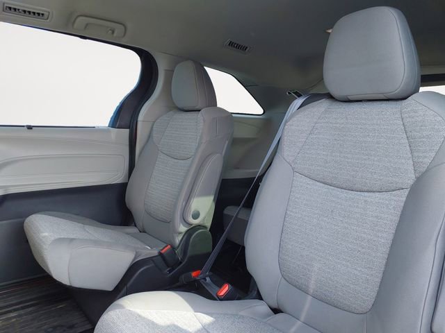 Used 2022 Toyota Sienna LE AWD/4WD image 13