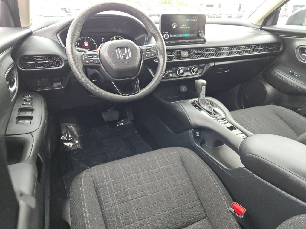 Used 2025 Honda HR-V LX image 8
