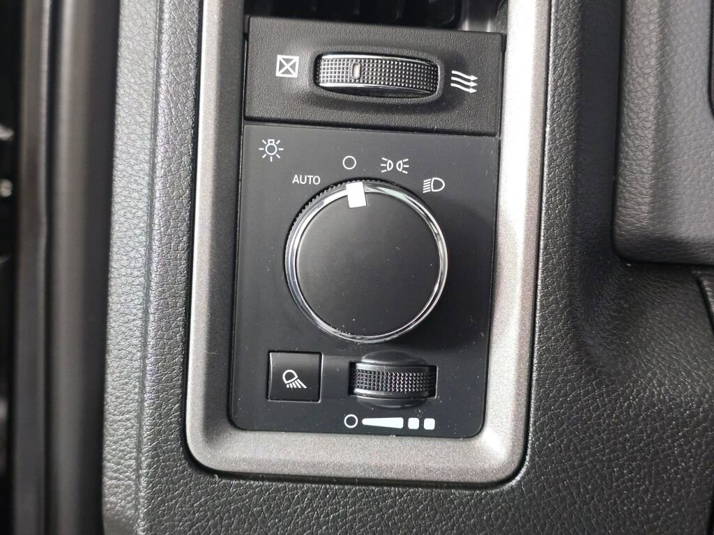 Used 2018 RAM 3500 Tradesman w/ Chrome Appearance Group image 22