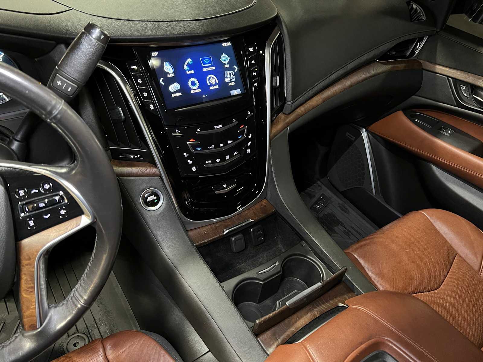 Used 2019 Cadillac Escalade Premium Luxury image 30