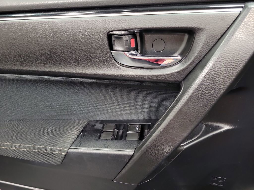 Used 2018 Toyota Corolla LE w/ Carpet Mat Package (TMS) image 18