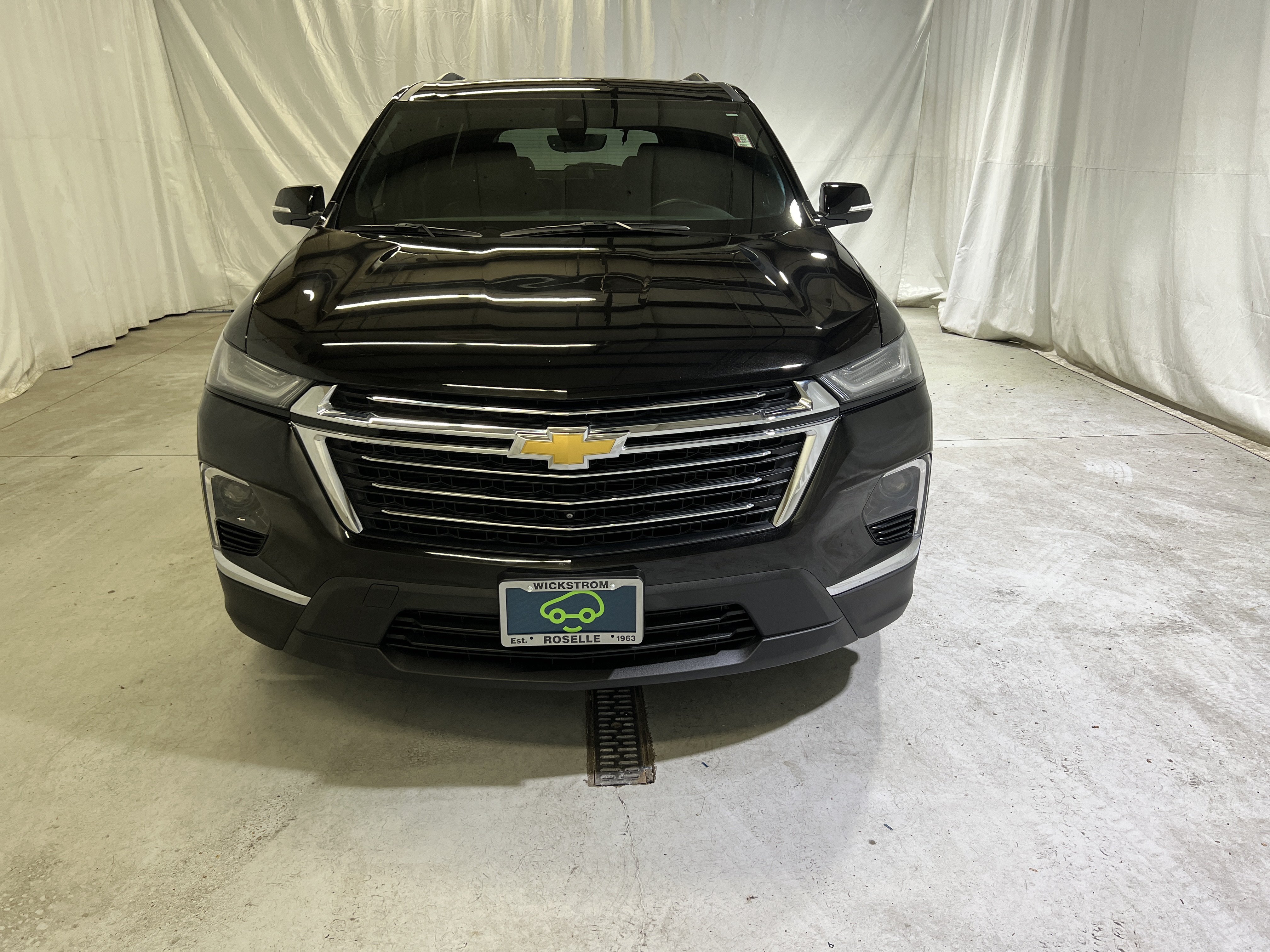 Certified 2023 Chevrolet Traverse LT w/ LT Premium Package AWD/4WD image 3