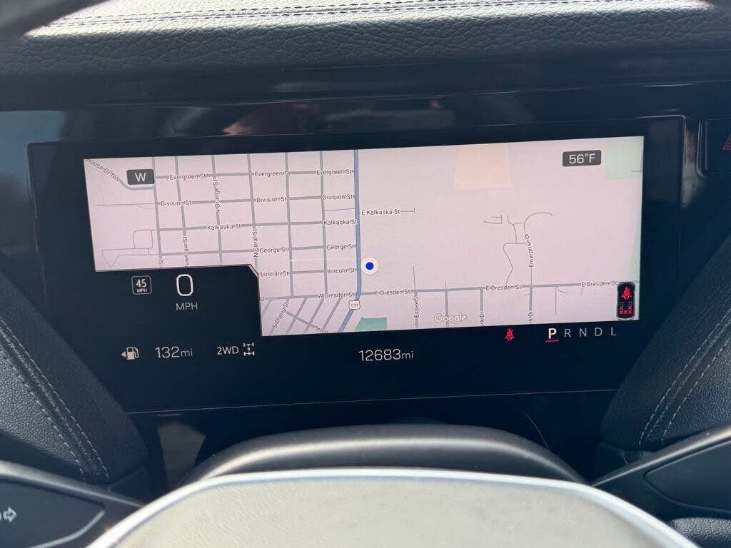 Used 2025 GMC Yukon Denali w/ Sun & Power Step Package image 16