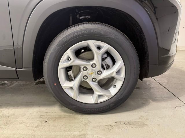New 2026 Chevrolet Trax LS w/ LS Convenience Package FWD image 26