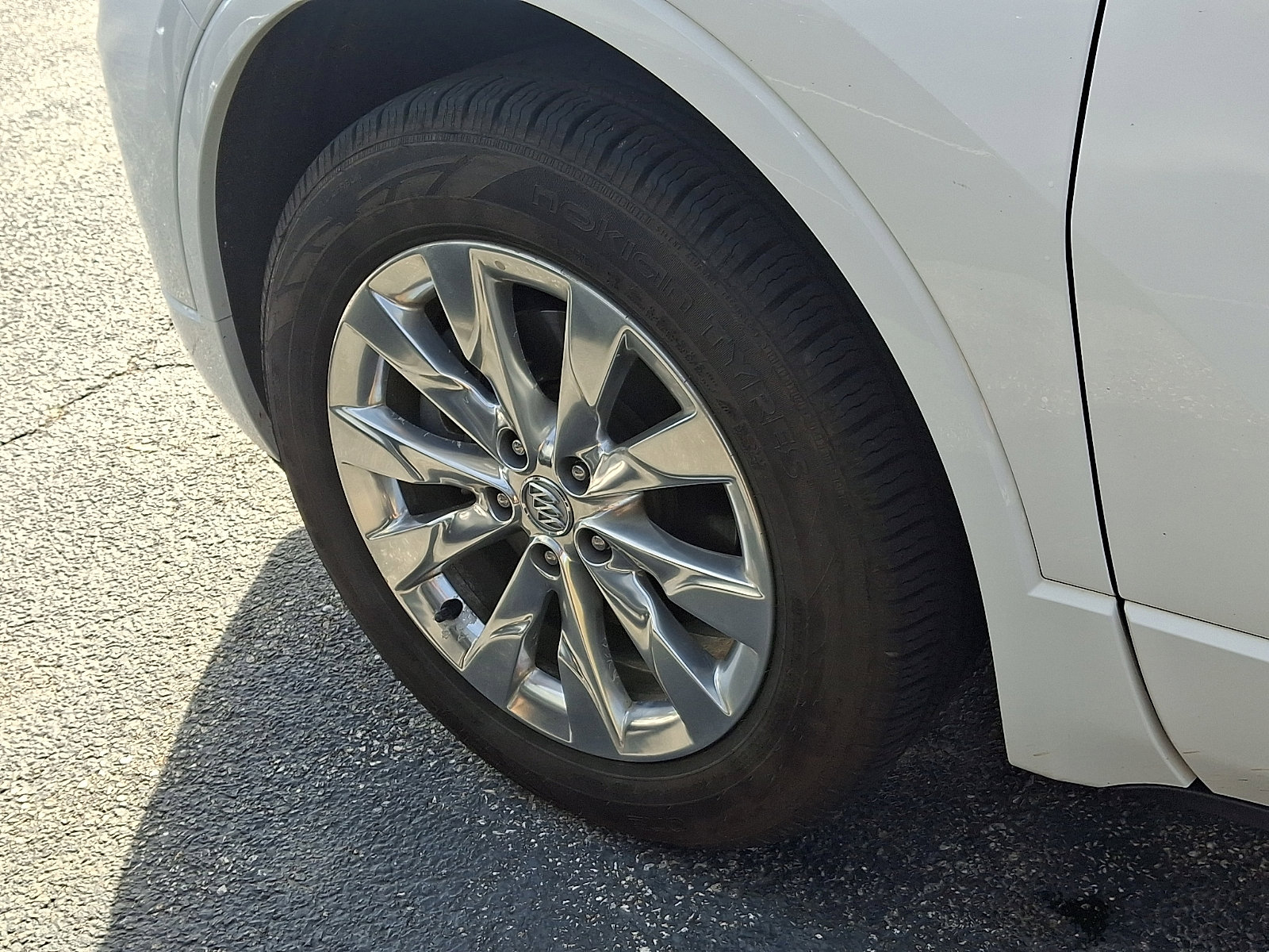 Used 2017 Buick Envision Essence AWD/4WD image 5