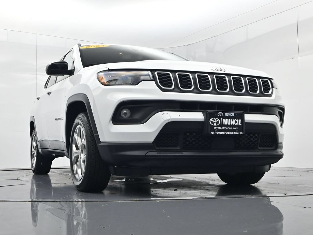 Used 2024 Jeep Compass Latitude AWD/4WD image 45
